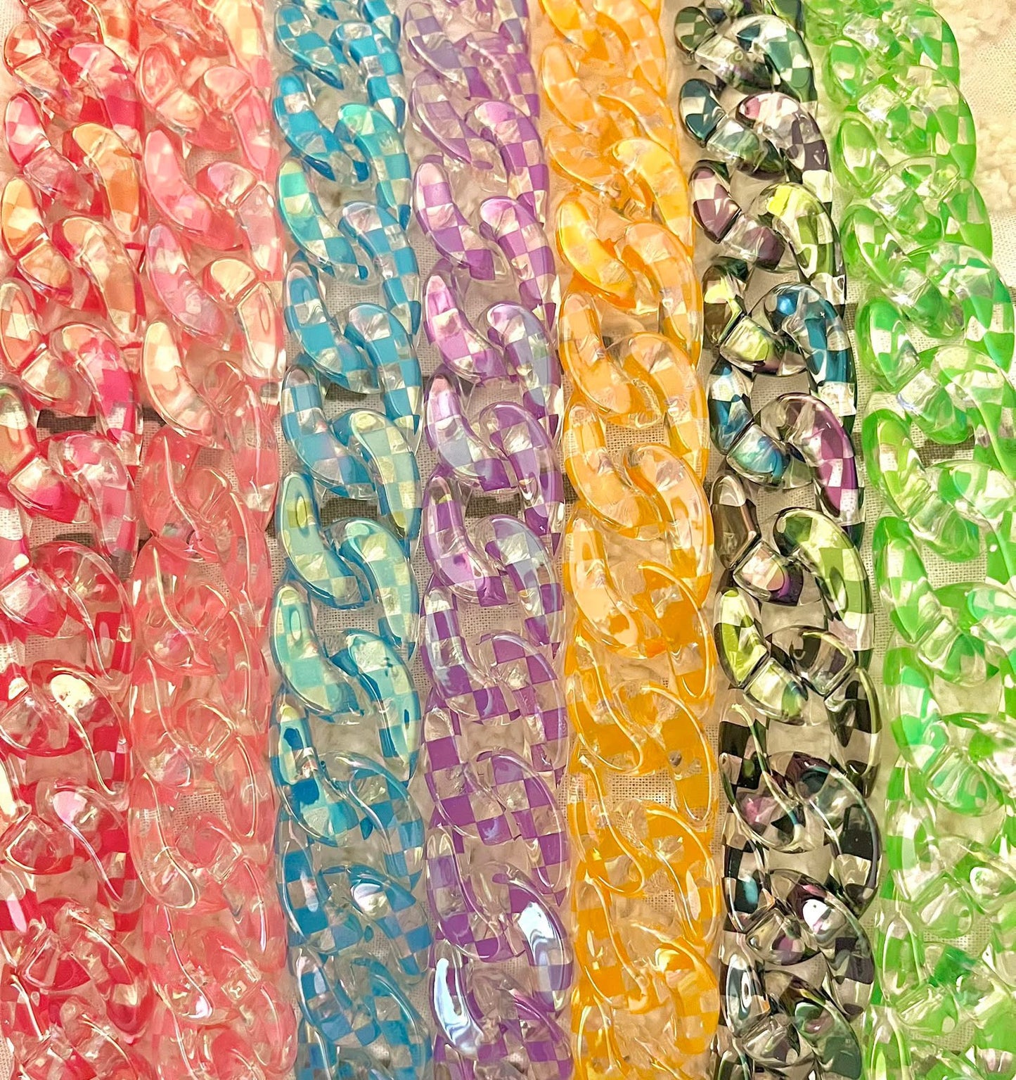 Iridescent Checkered Chains