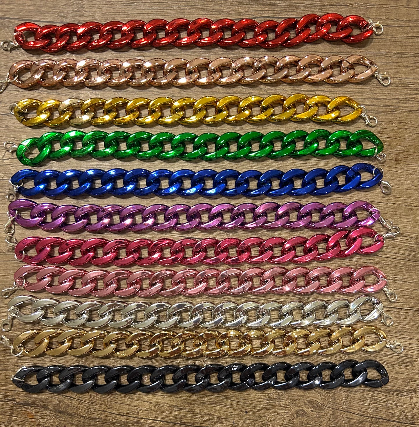 Metallic Medium Link Chain